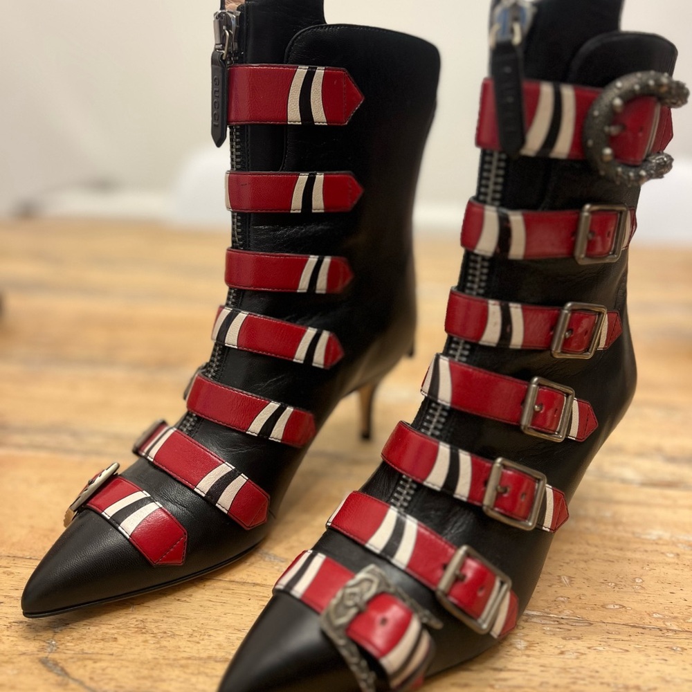 Gucci Black and Red Heeled Boots with Stiletto Design
